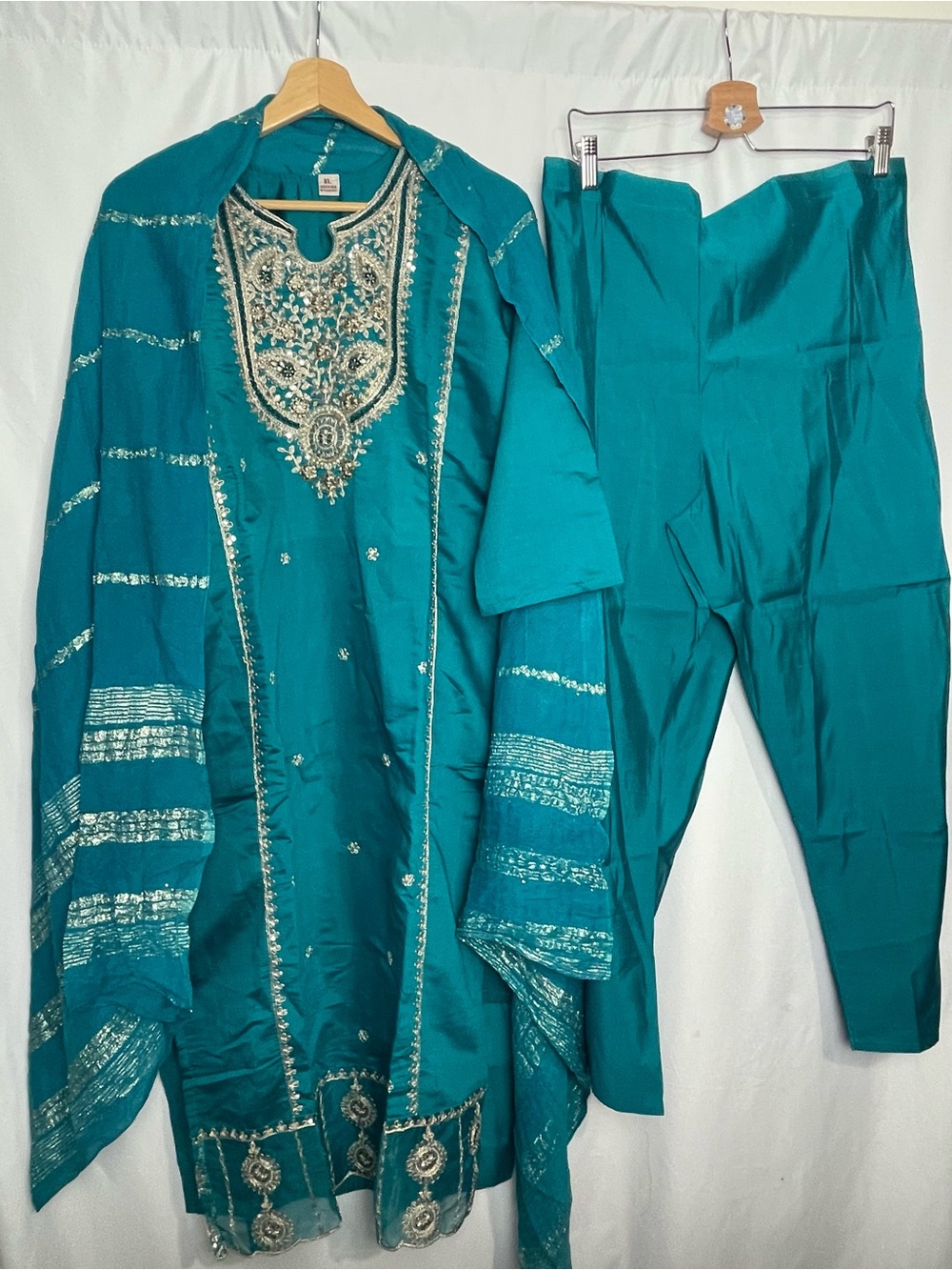 Elegant Teal Embroidered 3-Piece Salwar Kameez Suit with Dupatta Large